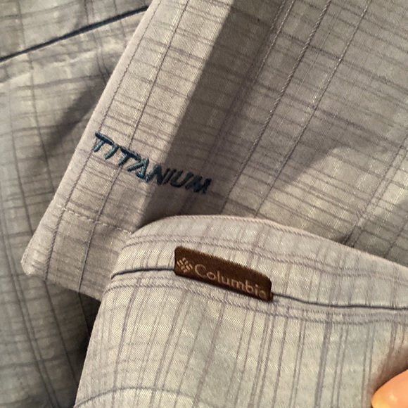 COLUMBIA Titanium “Men’s Short Sleeve Shirt” Blue Size Medium Button Down EUC - Picture 4 of 4
